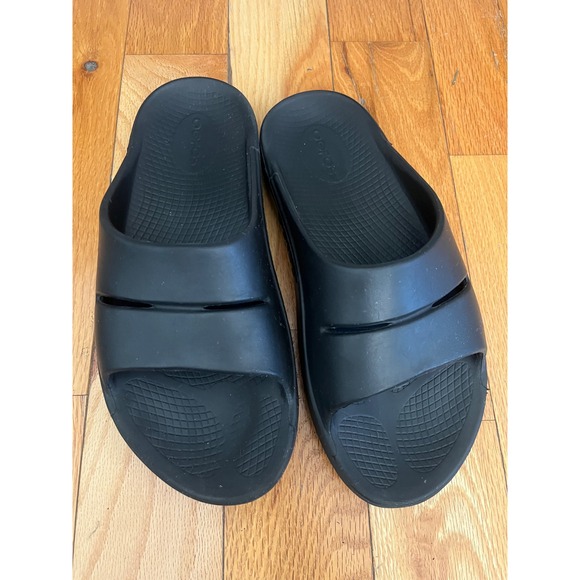 OOFOS OOahh Black Slide Recovery Sandals Size Women's 8/ Men's 6 - Picture 1 of 5